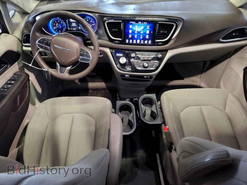 2017 Chrysler PACIFICA (VIN 2C4RC1DG0HR522351) — photo 8 of 13