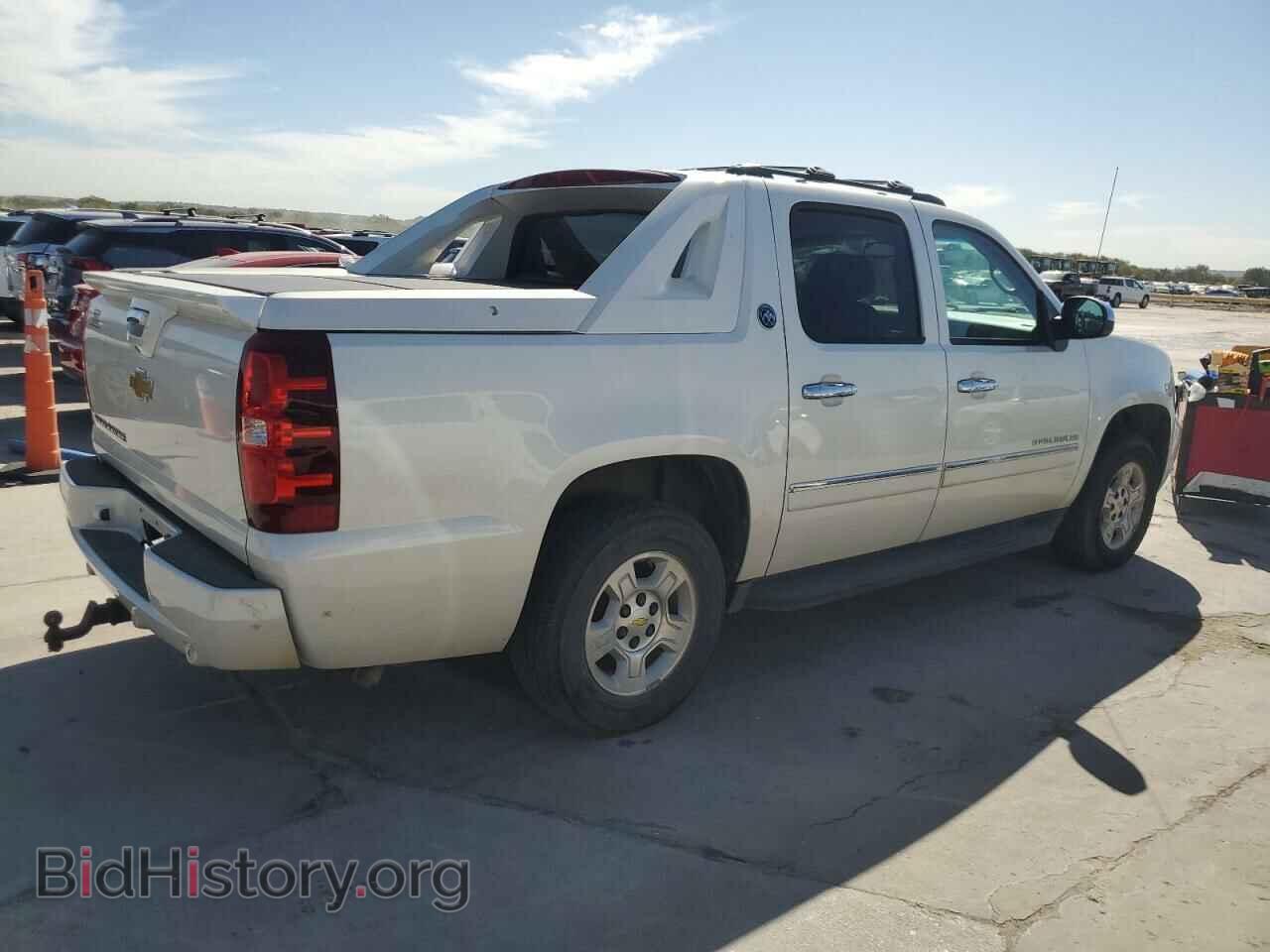 2013 CHEVROLET AVALANCHE - VIN: 3GNMCGE04DG169571 - Фото 3