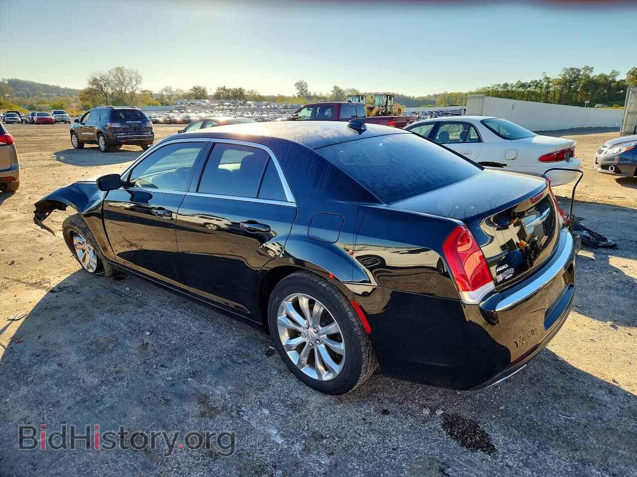 2018 CHRYSLER 300 - VIN: 2C3CCARG2JH282122 - Photo 2