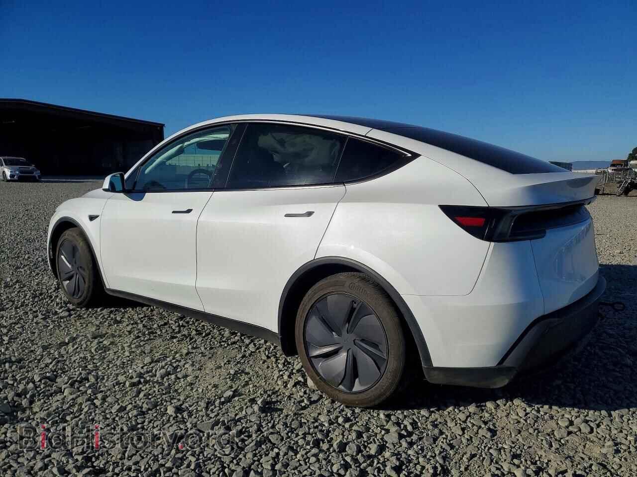 2026 Tesla MODEL Y (VIN 7SAYGDED9TF550243) — фото 2 из 15