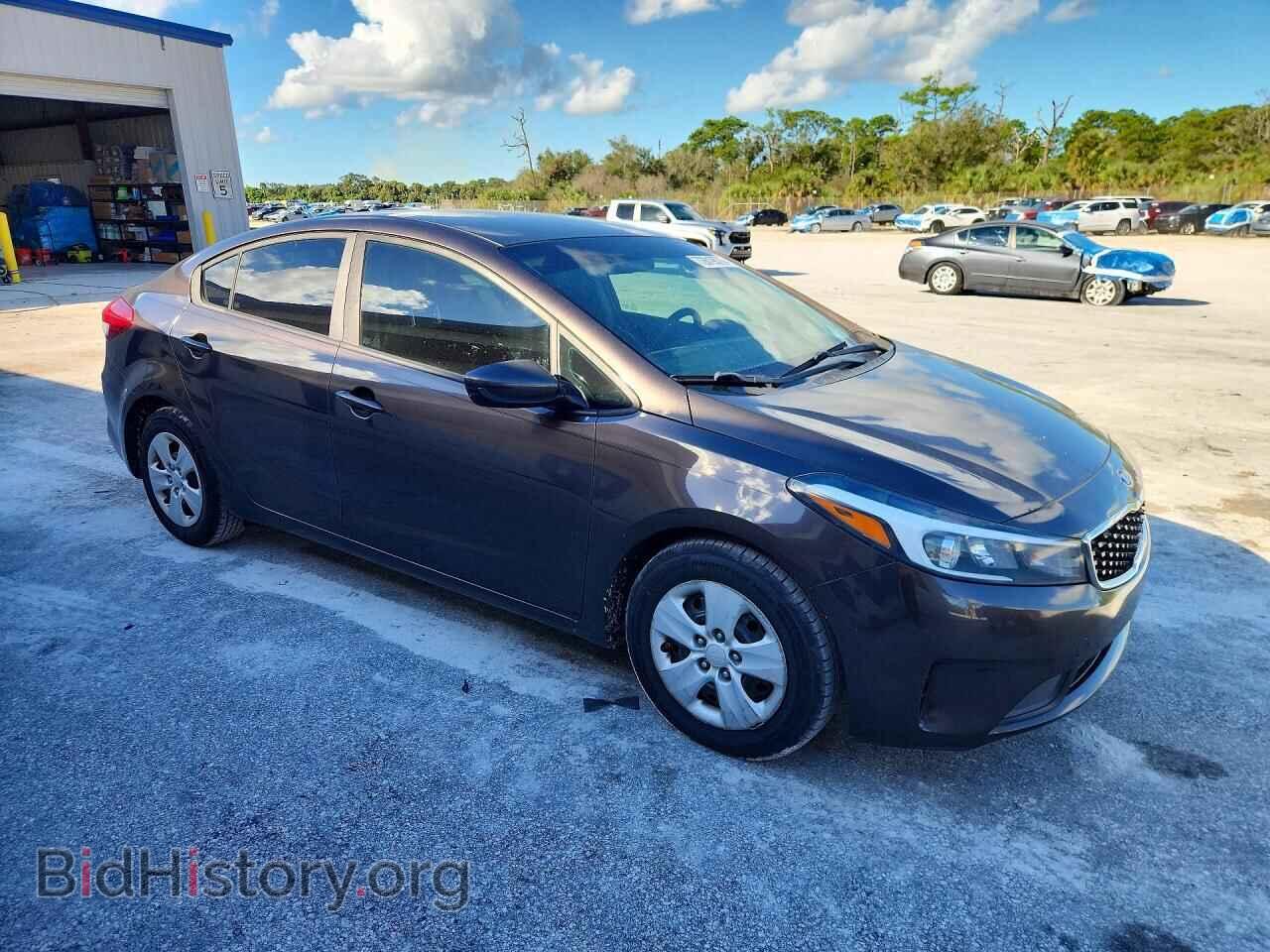 2018 KIA FORTE - VIN: 3KPFK4A73JE215582 - Photo 4