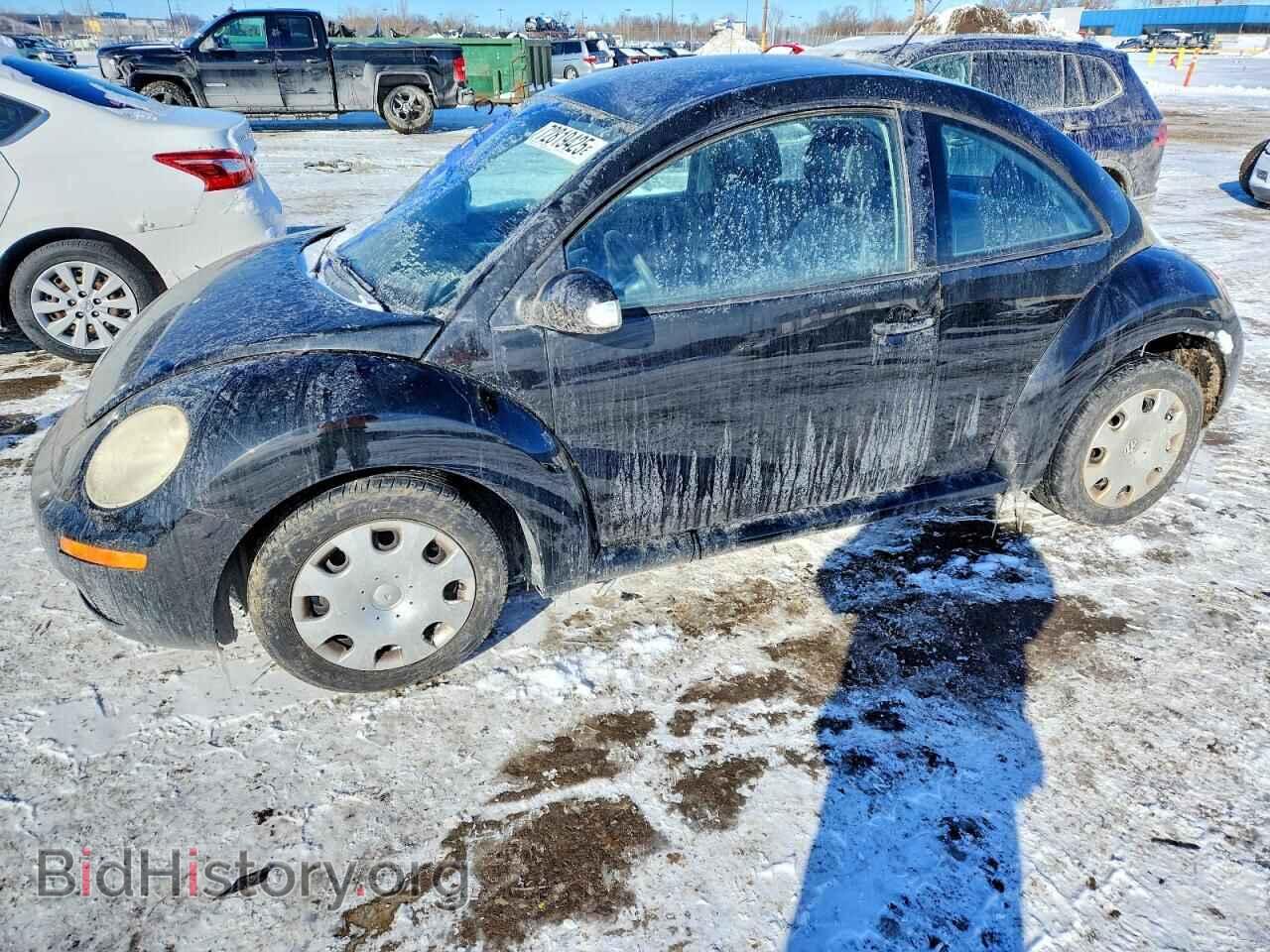 Photo 3VWPG3AG3AM007558 - VOLKSWAGEN BEETLE 2010