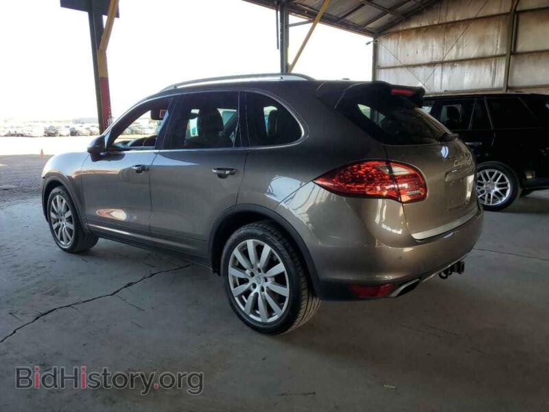 2011 Porsche CAYENNE (VIN WP1AB2A29BLA42712) — photo 2 of 12