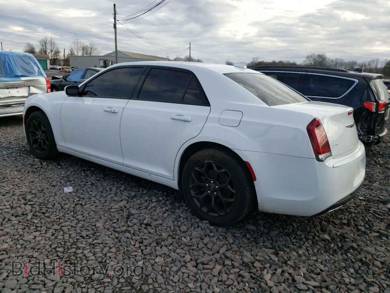 2019 CHRYSLER 300 - VIN: 2C3CCAGG1KH610697 - Фото 2