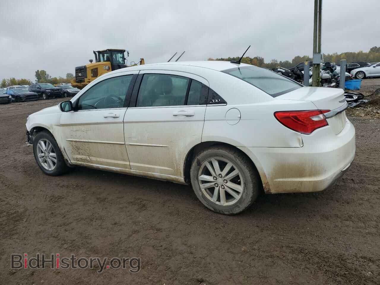2013 CHRYSLER 200 - VIN: 1C3CCBAB1DN636164 - Фото 2