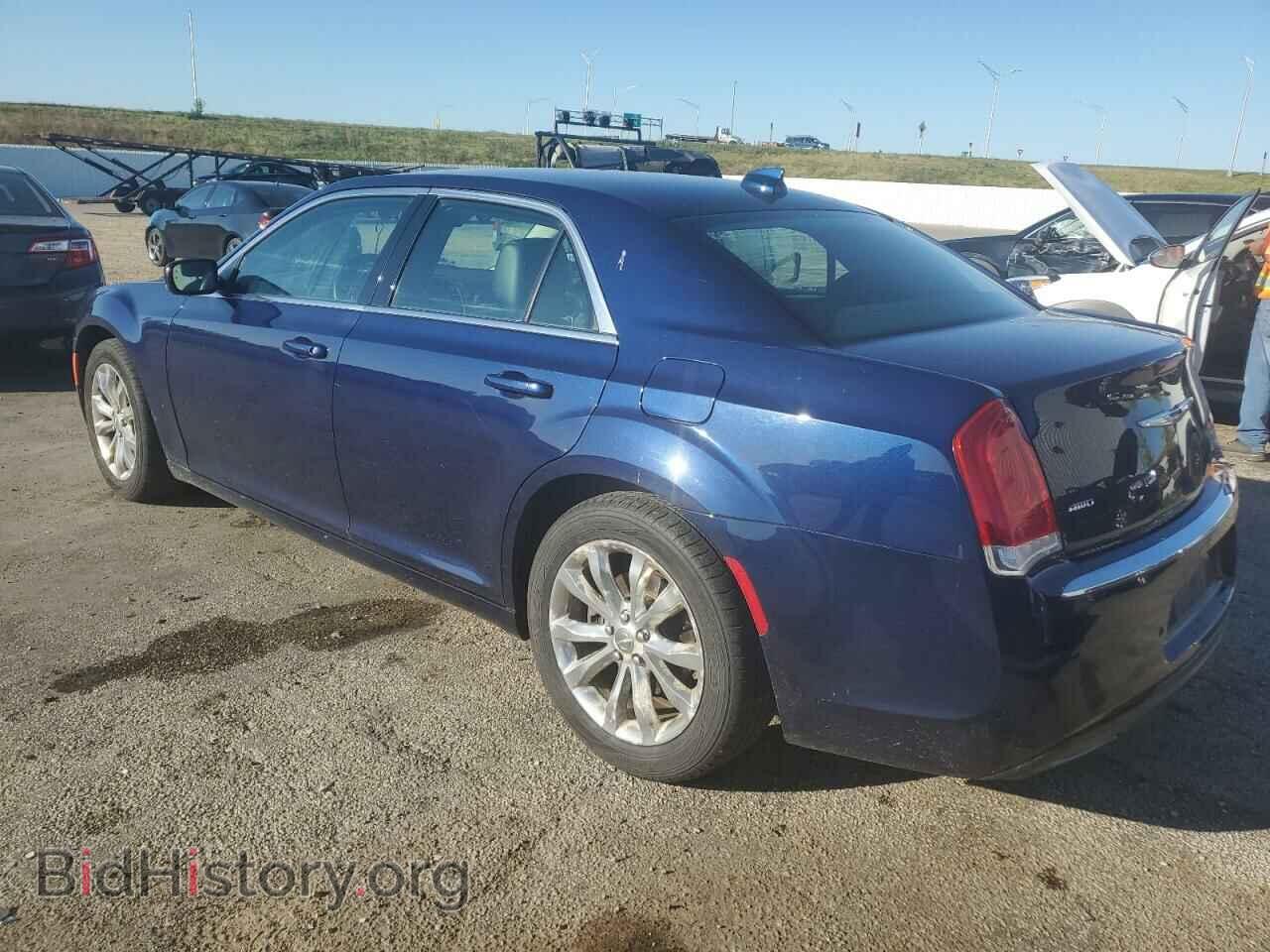 2017 CHRYSLER 300 - VIN: 2C3CCARG4HH512415 - Фото 2