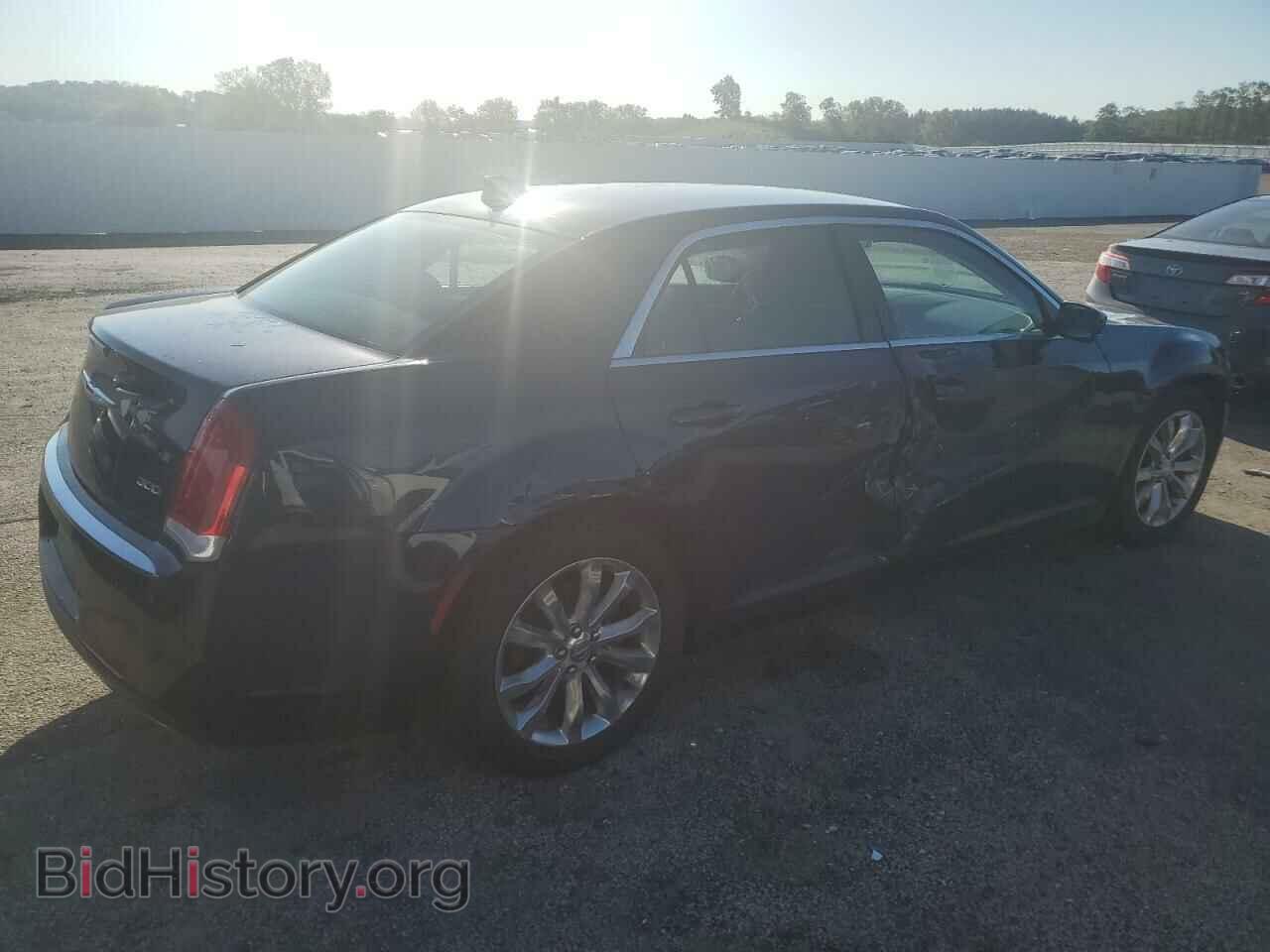 2017 CHRYSLER 300 - VIN: 2C3CCARG4HH512415 - Фото 3