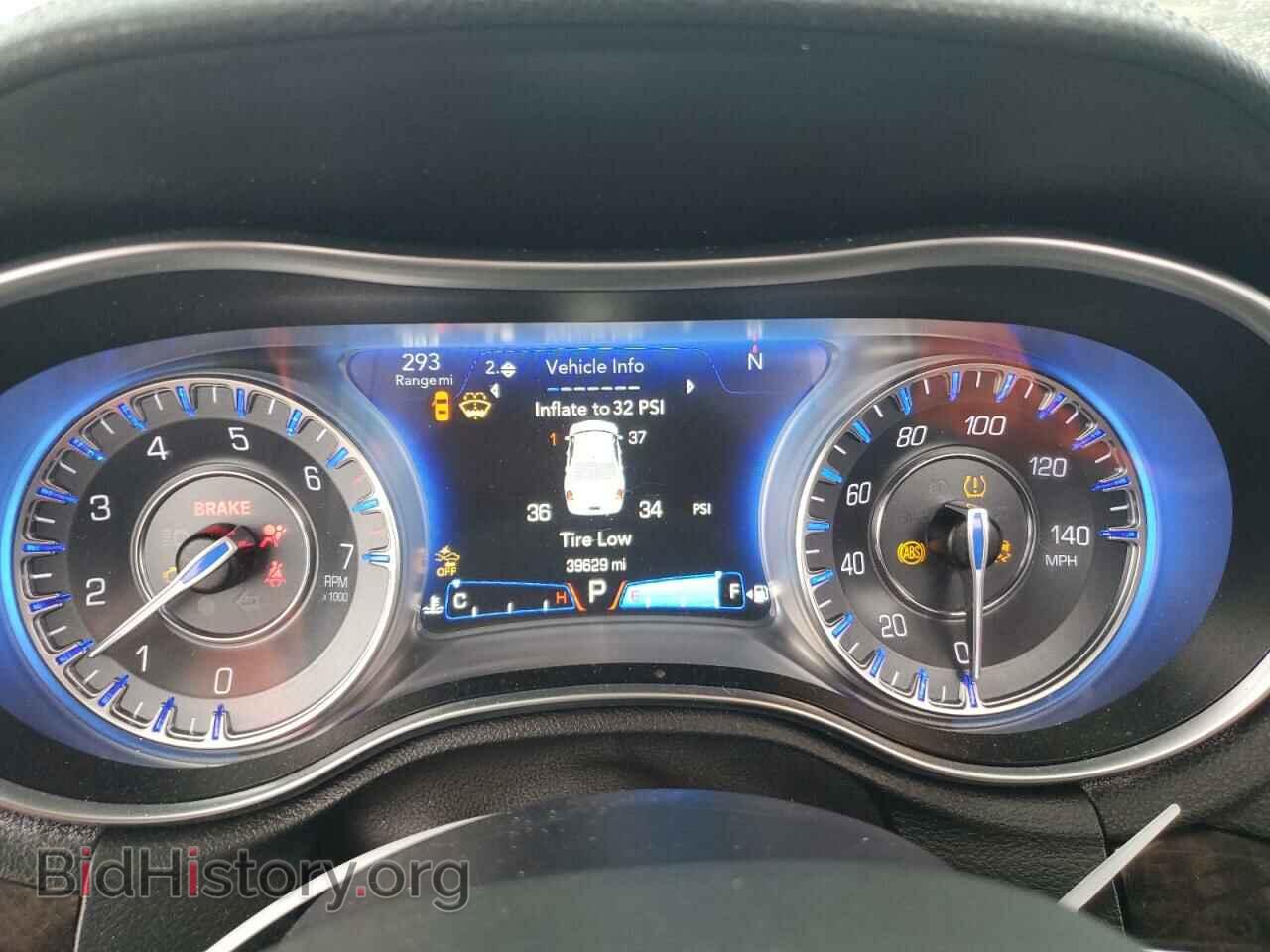 2018 CHRYSLER 300 - VIN: 2C3CCAEGXJH211207 - Фото 9