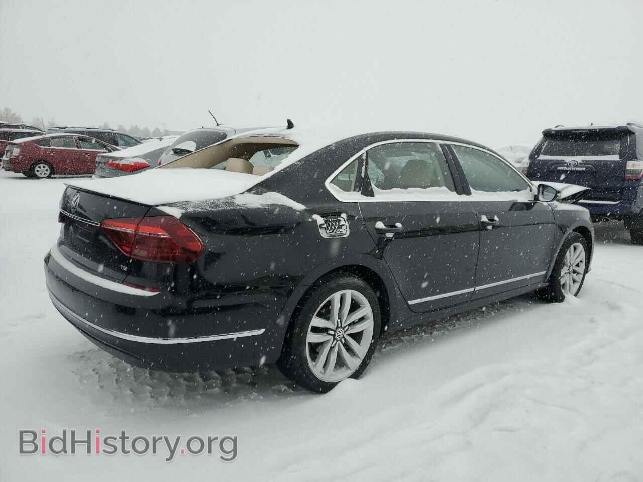 2017 VOLKSWAGEN PASSAT - VIN: 1VWCT7A39HC065295 - Фото 3