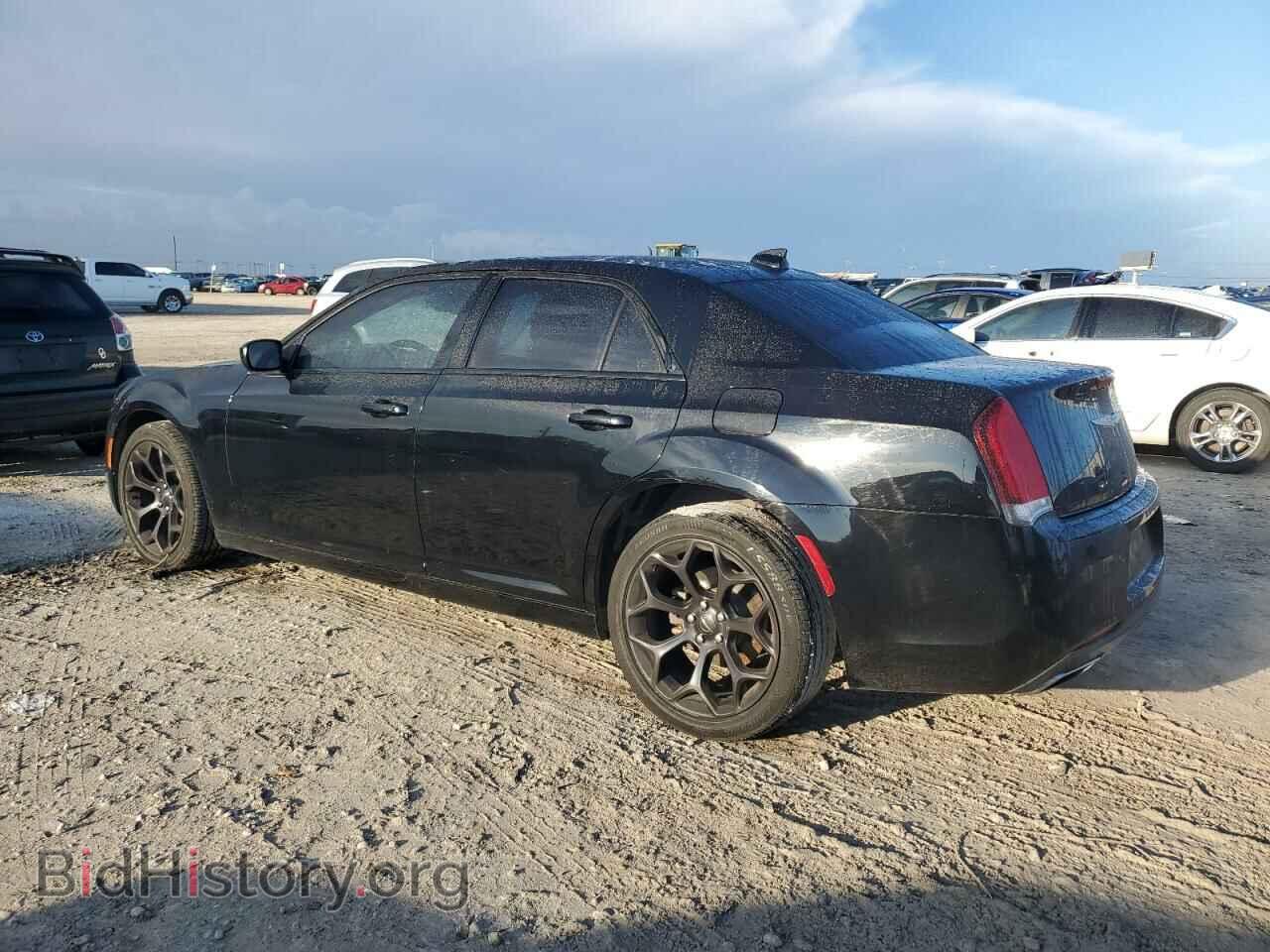 2019 CHRYSLER 300 - VIN: 2C3CCAAG7KH602077 - Фото 2