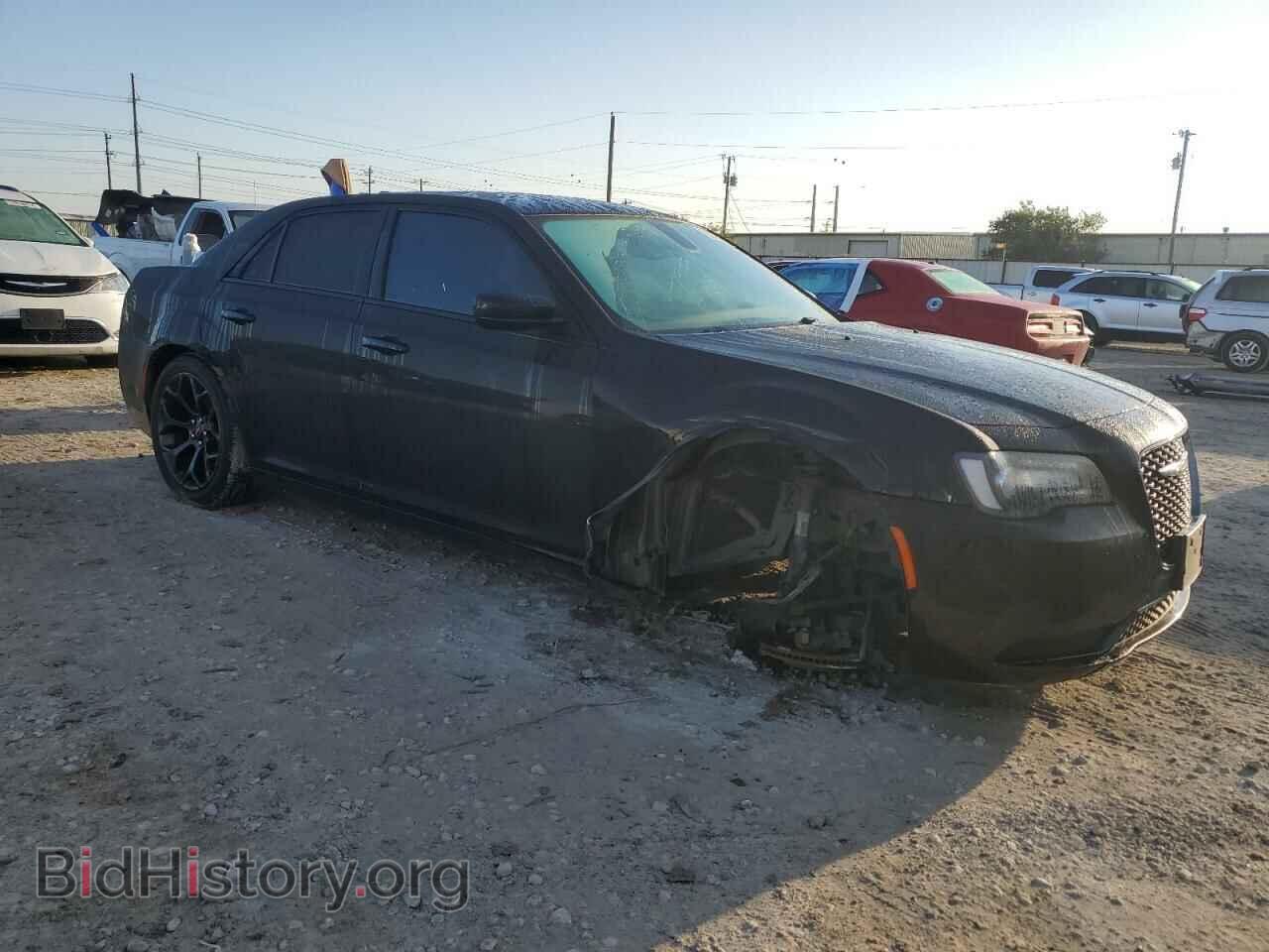 2019 CHRYSLER 300 - VIN: 2C3CCAAG7KH602077 - Фото 4