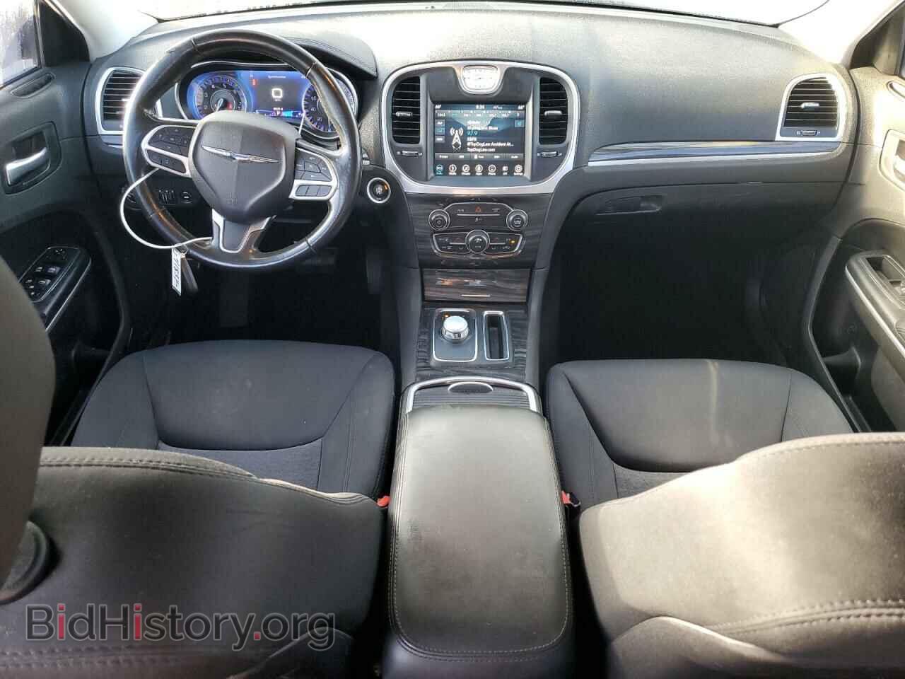 2019 CHRYSLER 300 - VIN: 2C3CCAAG7KH602077 - Фото 8