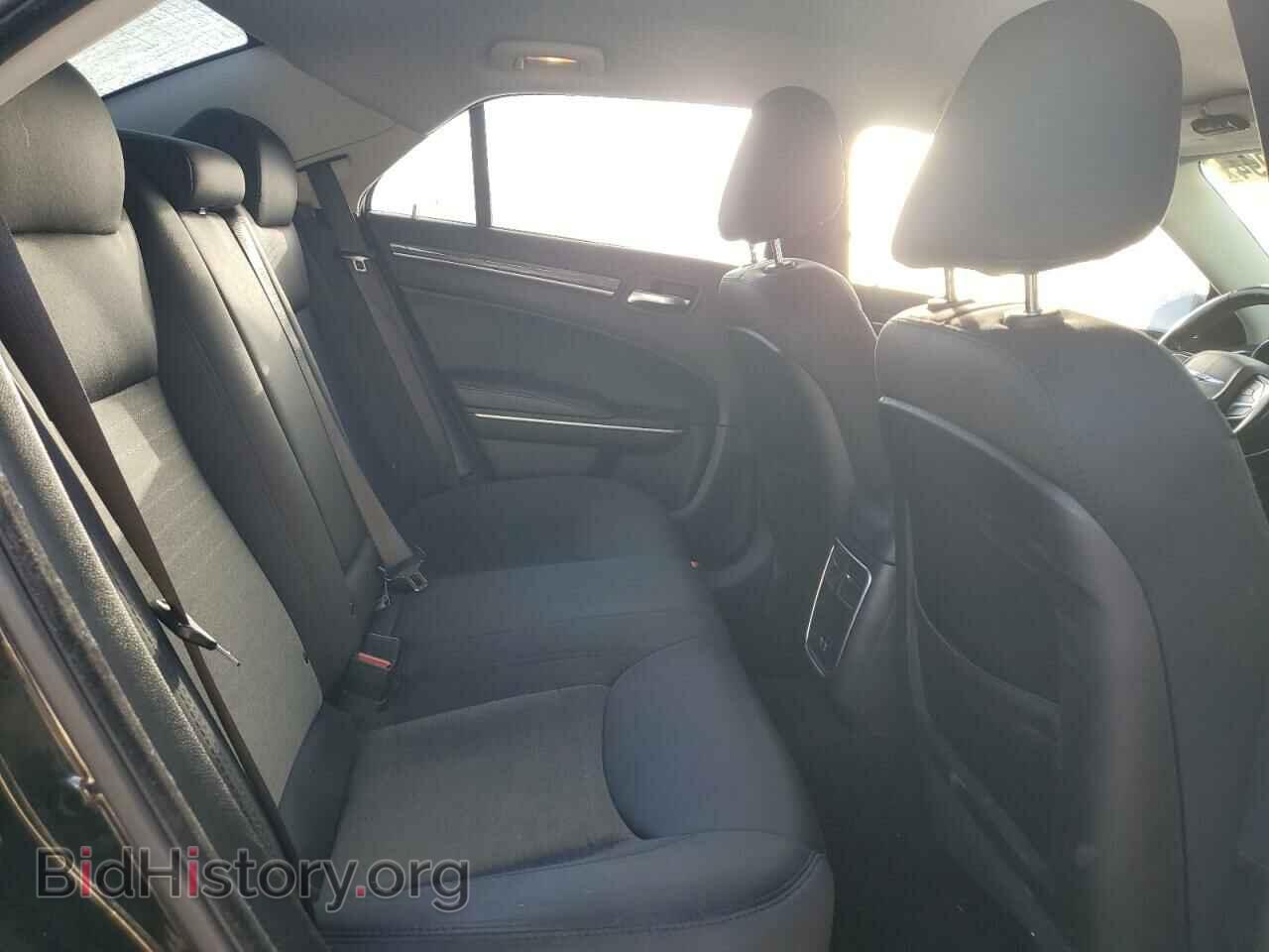 2019 CHRYSLER 300 - VIN: 2C3CCAAG7KH602077 - Фото 10