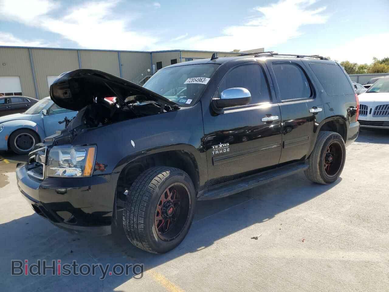 Photo 1GNSCBE08CR109236 - CHEVROLET TAHOE 2012