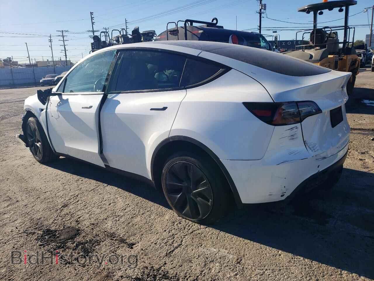 2024 TESLA MODEL Y - VIN: 7SAYGDED8RF120518 - Фото 2