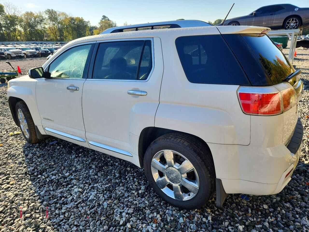 2013 GMC TERRAIN - VIN: 2GKFLZE37D6387916 - Photo 2