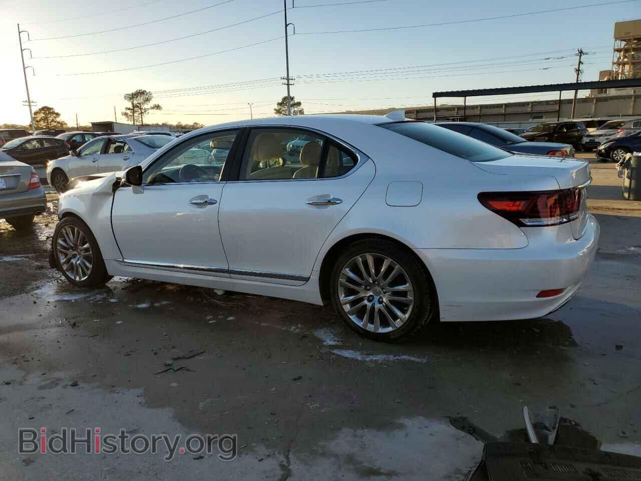 2016 LEXUS LS460 - VIN: JTHBL5EF0G5142130 - Photo 2