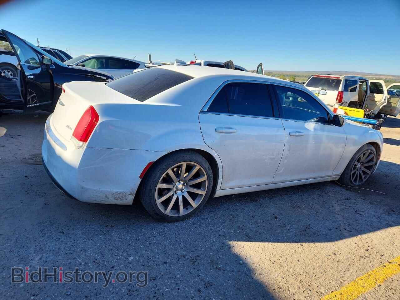 2016 Chrysler 300 (VIN 2C3CCAAG0GH321018) — photo 3 of 14