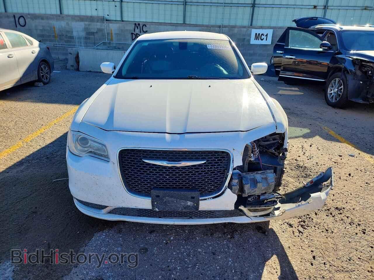 2016 Chrysler 300 (VIN 2C3CCAAG0GH321018) — photo 5 of 14