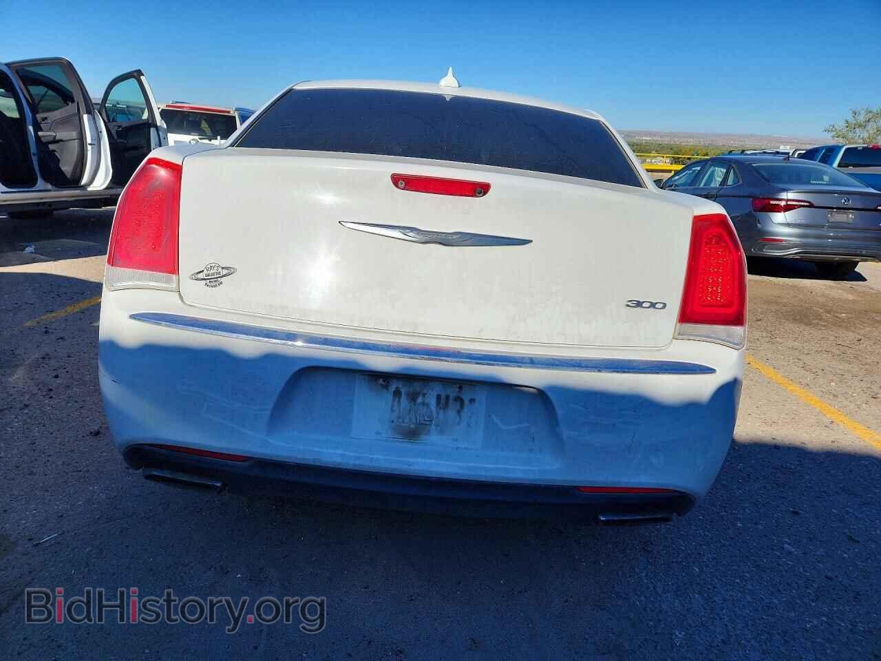 2016 Chrysler 300 (VIN 2C3CCAAG0GH321018) — photo 6 of 14