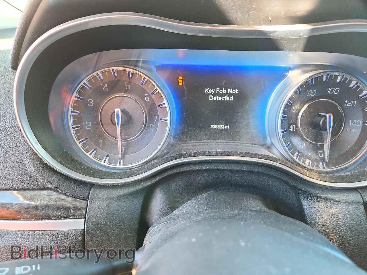 2016 Chrysler 300 (VIN 2C3CCAAG0GH321018) — photo 9 of 14