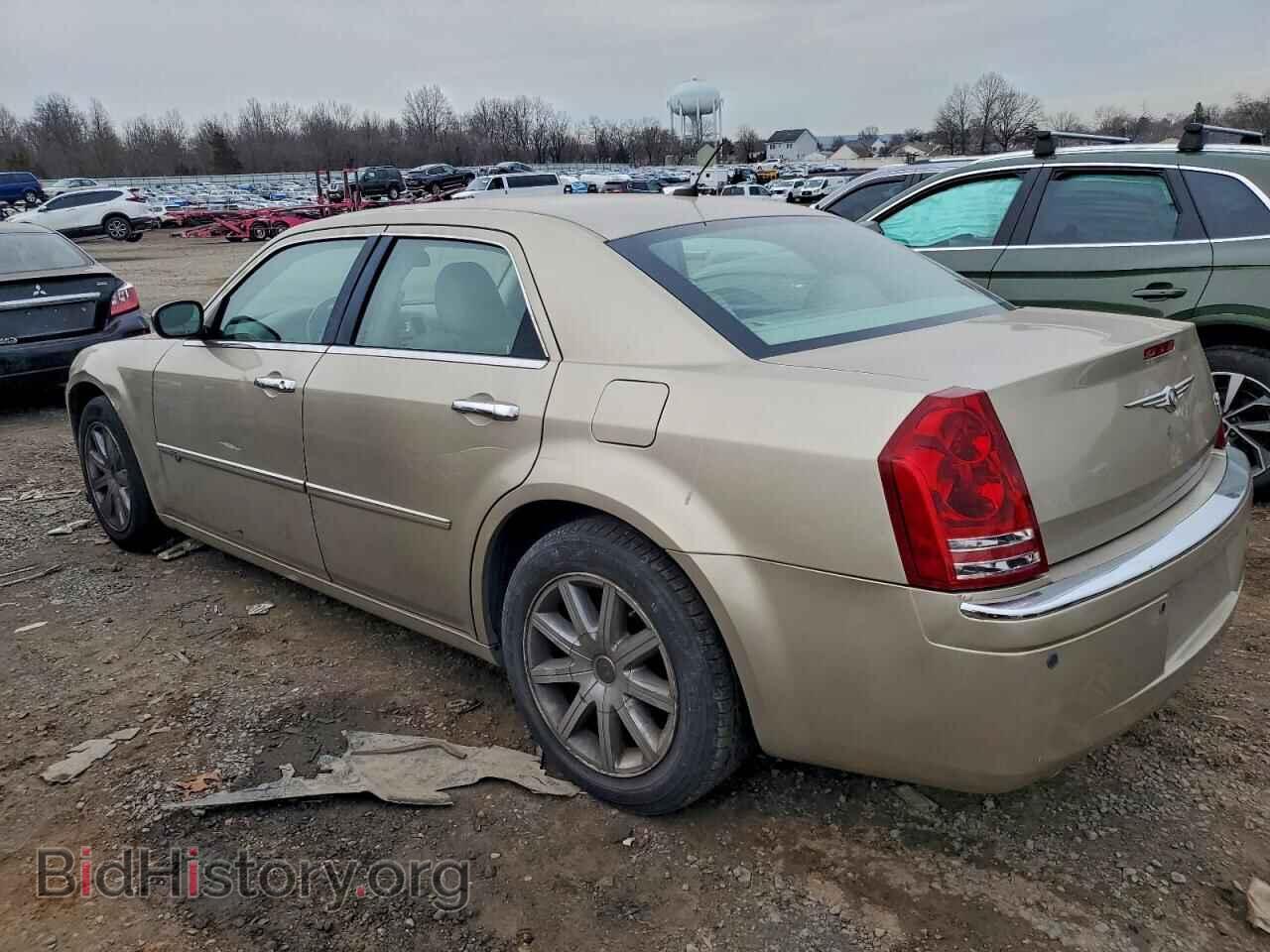 2008 CHRYSLER 300 - VIN: 2C3KA63H98H335585 - Фото 2