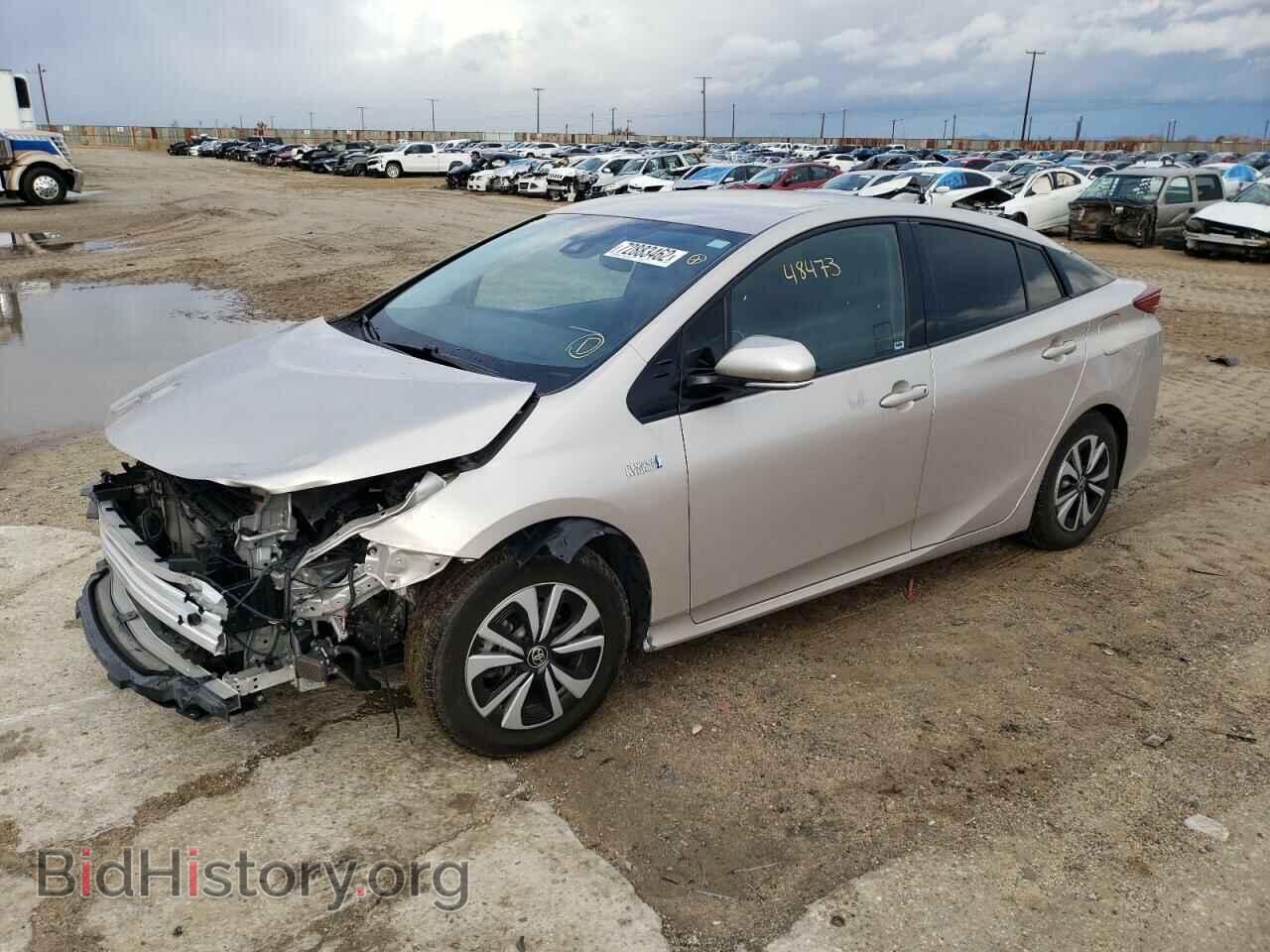 Фотография JTDKARFP2H3046261 - TOYOTA PRIUS 2017