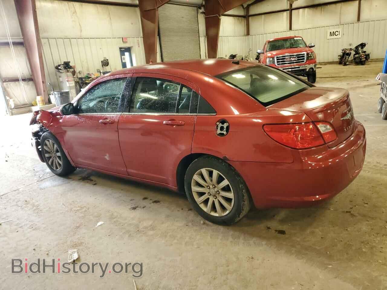 2010 CHRYSLER SEBRING - VIN: 1C3CC5FB3AN162711 - Фото 2
