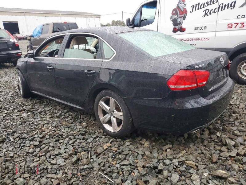 2012 Volkswagen PASSAT (VIN 1VWBP7A33CC006543) — фото 2 из 12