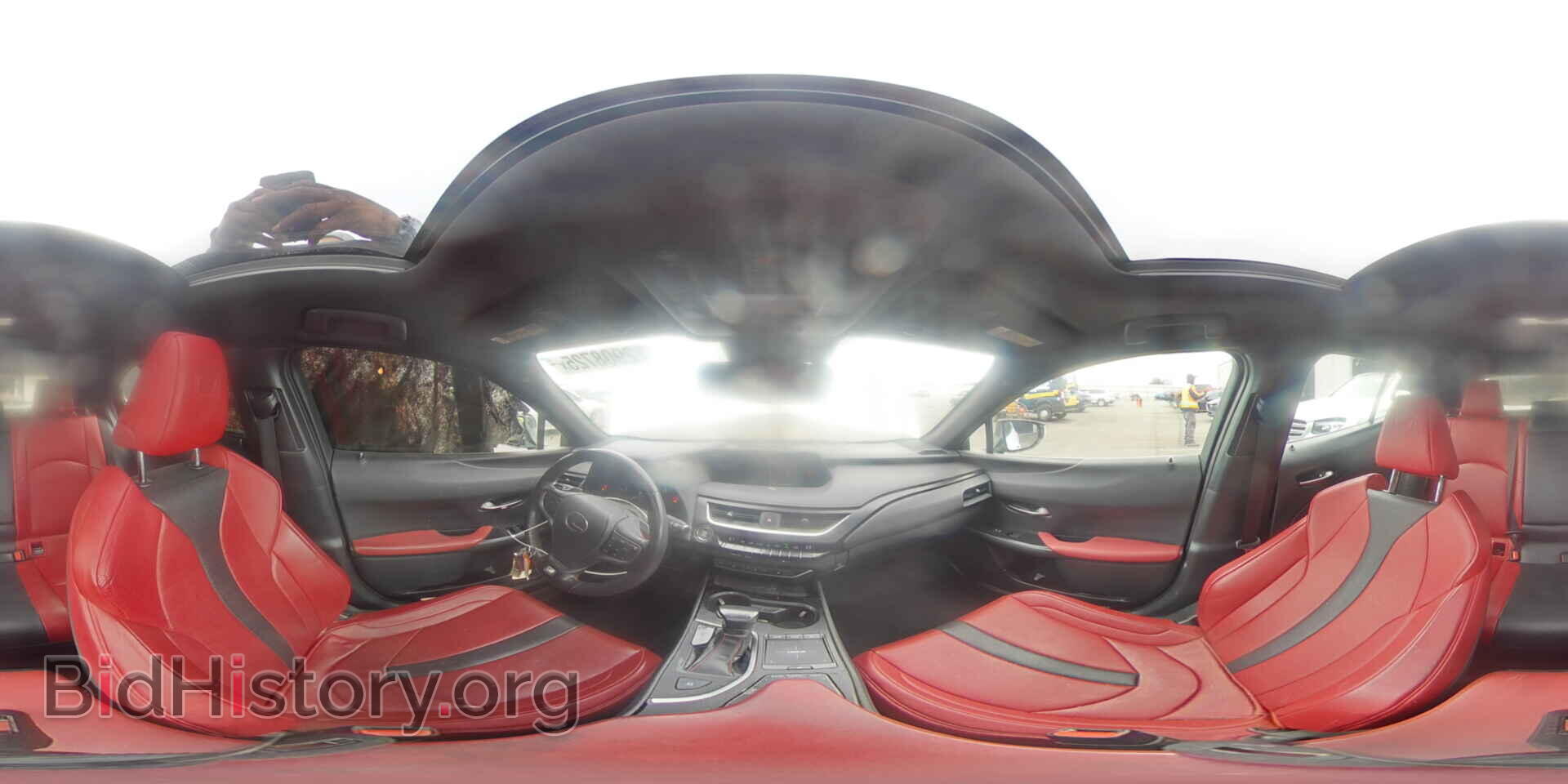 2019 LEXUS UX 200 - VIN: JTHY3JBH9K2002368 - Photo 16
