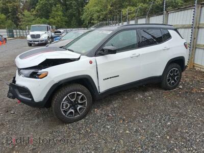 2024 Jeep COMPASS Trailhawk, белый — VIN 3C4NJDDN6RT144782, Copart