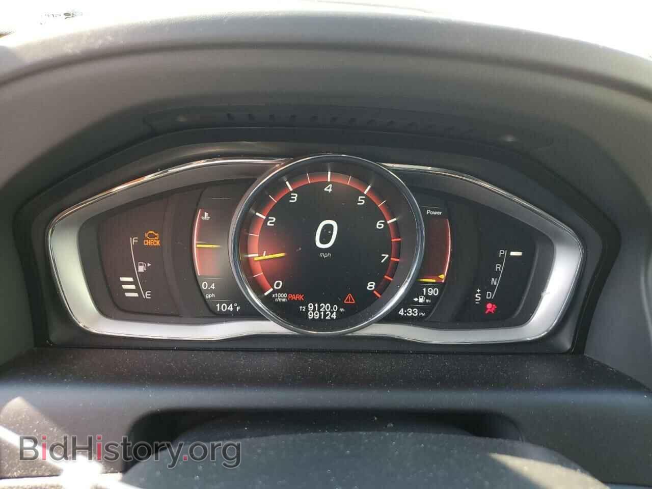 2017 VOLVO XC60 - VIN: YV440MDR1H2148382 - Фото 9