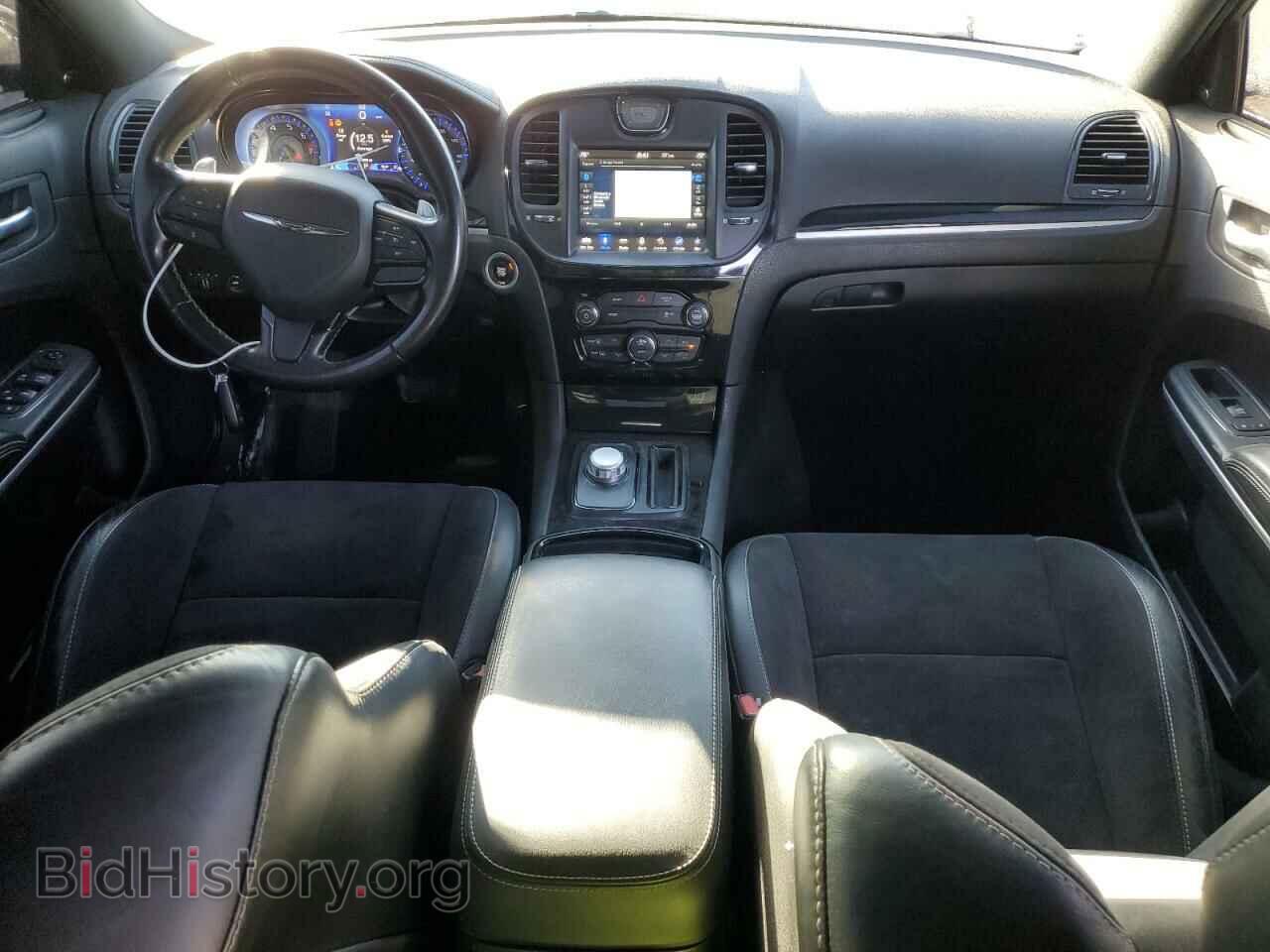 2019 CHRYSLER 300 - VIN: 2C3CCAGG4KH627638 - Фото 8