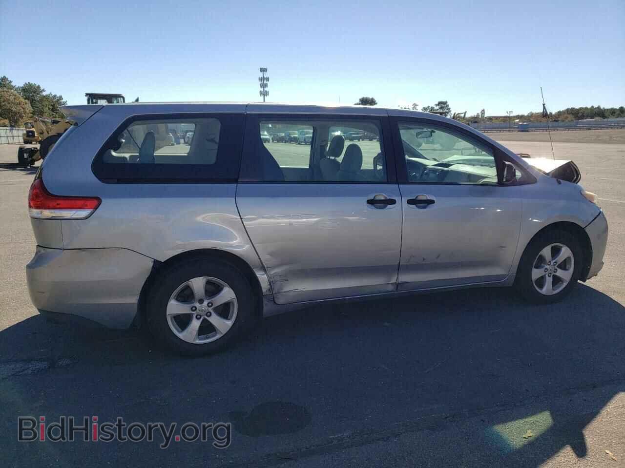 2011 TOYOTA All Models - VIN: 5TDZK3DC8BS048692 - Фото 3