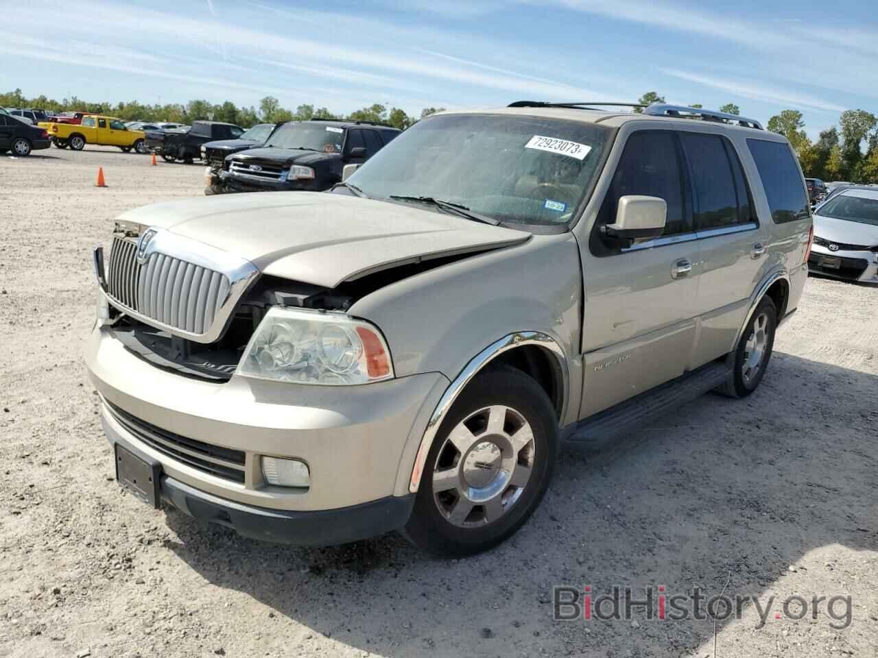 Photo 5LMFU28506LJ20018 - LINCOLN NAVIGATOR 2006