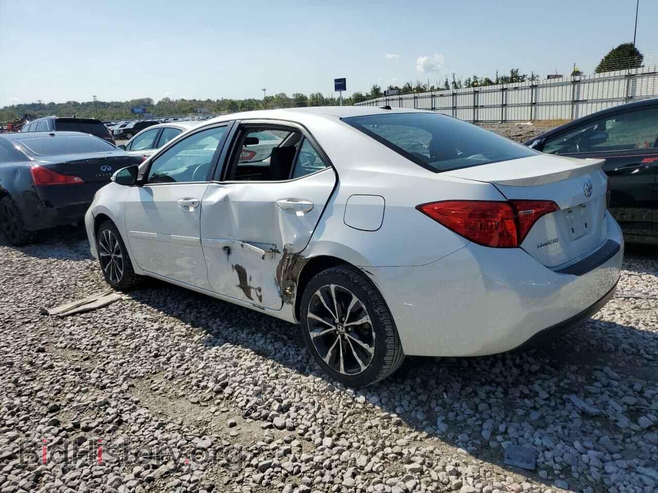 2017 TOYOTA COROLLA - VIN: 5YFBURHE2HP627852 - Фото 2