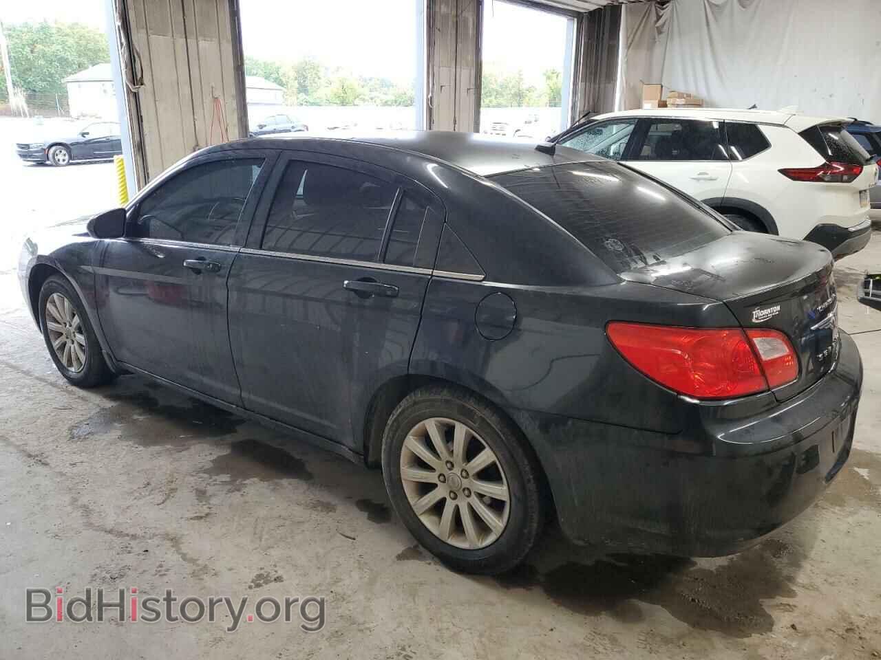 2010 CHRYSLER SEBRING - VIN: 1C3CC5FB9AN110855 - Фото 2