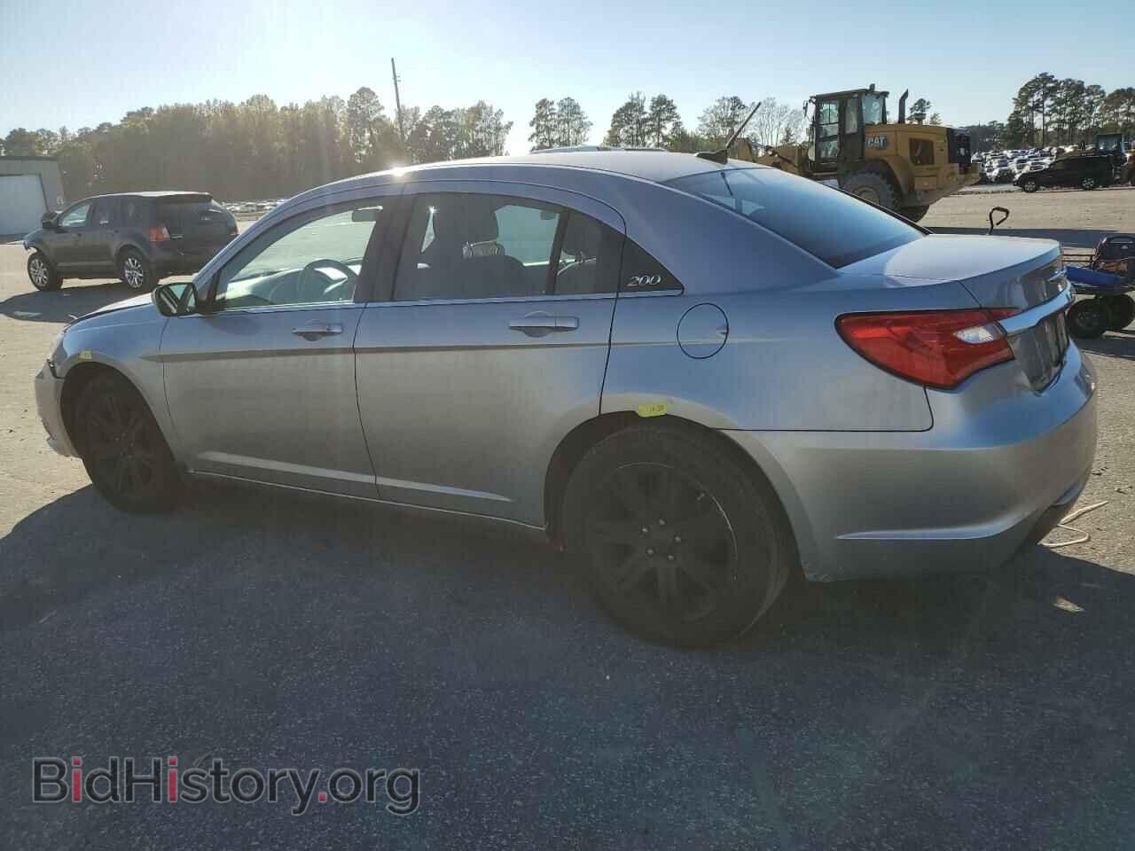 2013 CHRYSLER 200 - VIN: 1C3CCBABXDN671138 - Фото 2