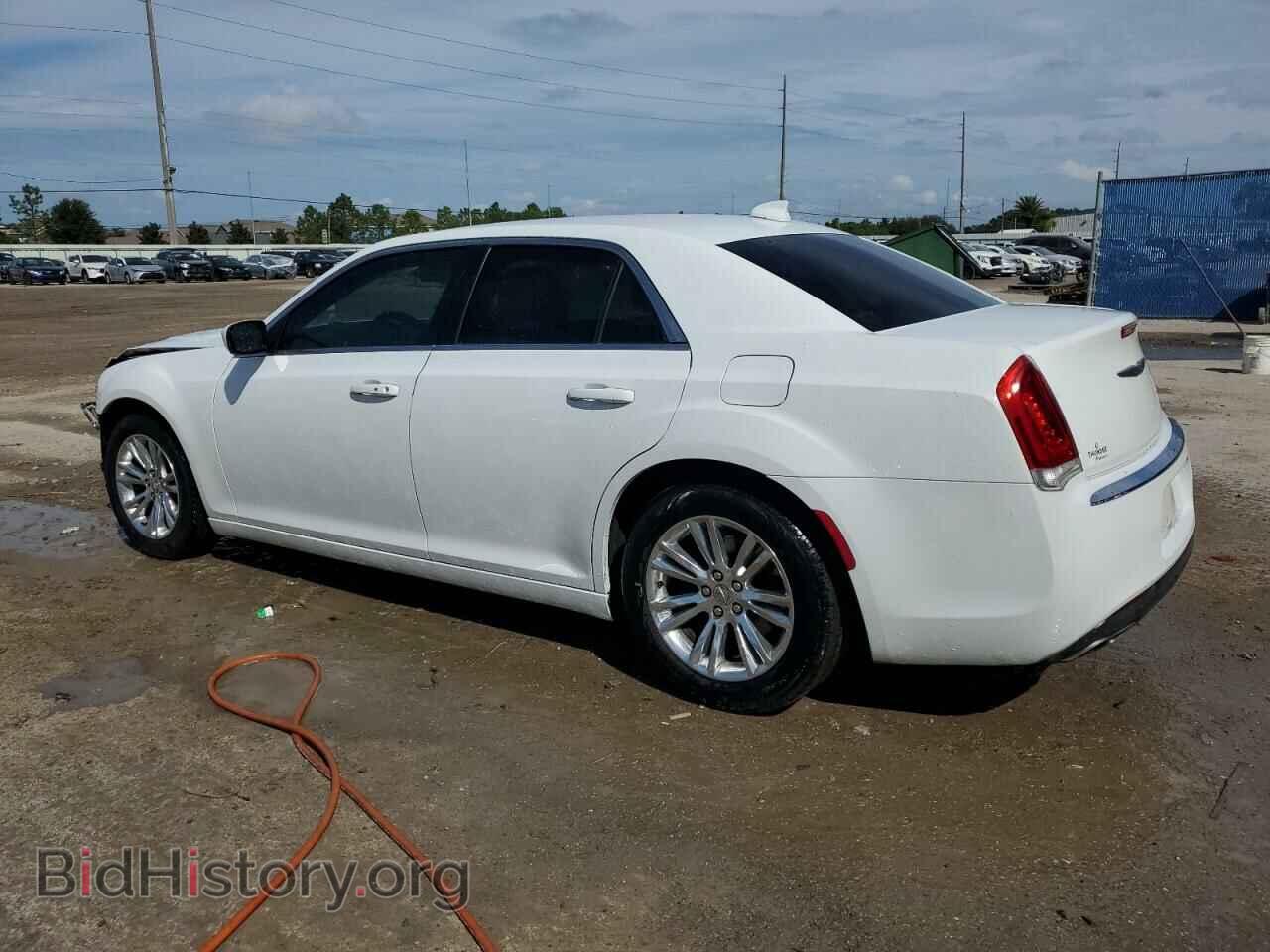 2019 CHRYSLER 300 - VIN: 2C3CCAAG5KH610288 - Фото 2