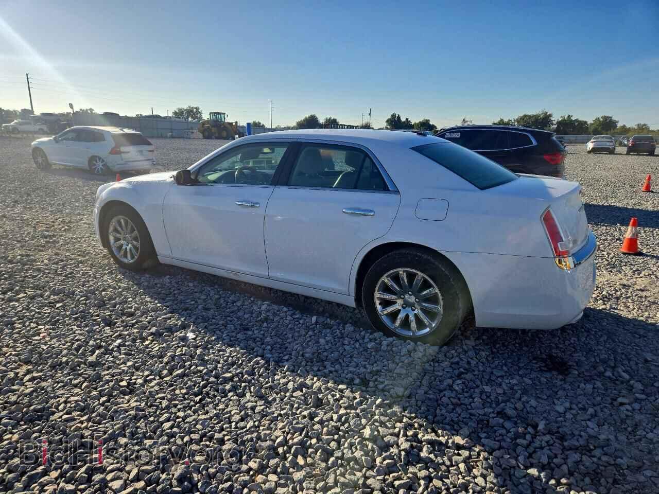 2014 CHRYSLER 300 - VIN: 2C3CCAEG6EH379903 - Фото 2