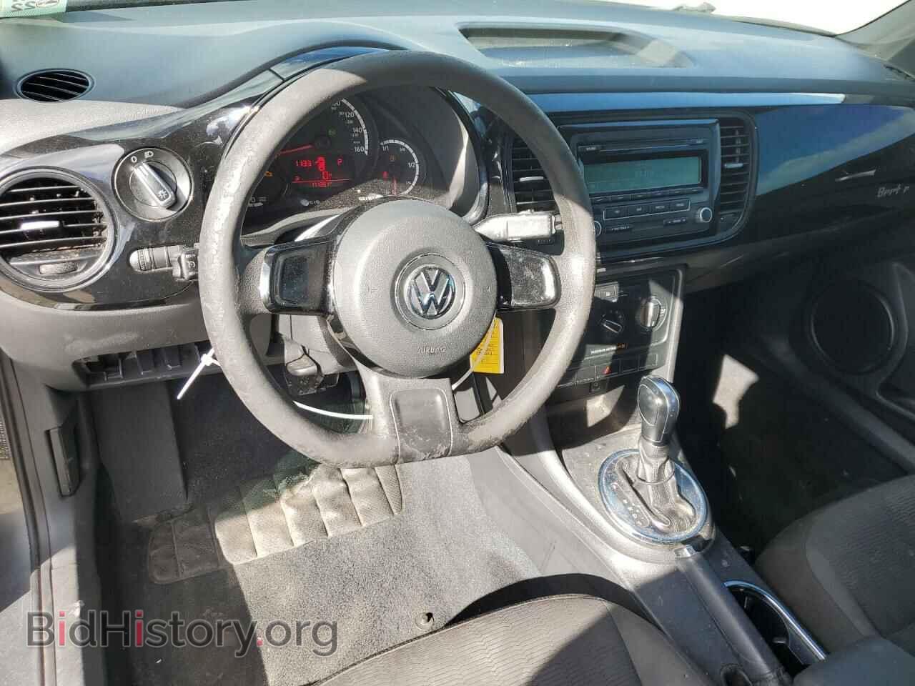 2013 VOLKSWAGEN BEETLE - VIN: 3VWFP7AT0DM645741 - Фото 8
