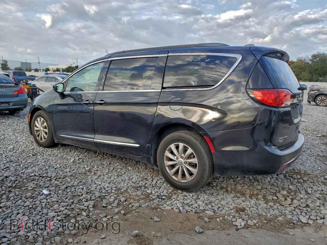 2017 CHRYSLER PACIFICA - VIN: 2C4RC1BG8HR524724 - Фото 2