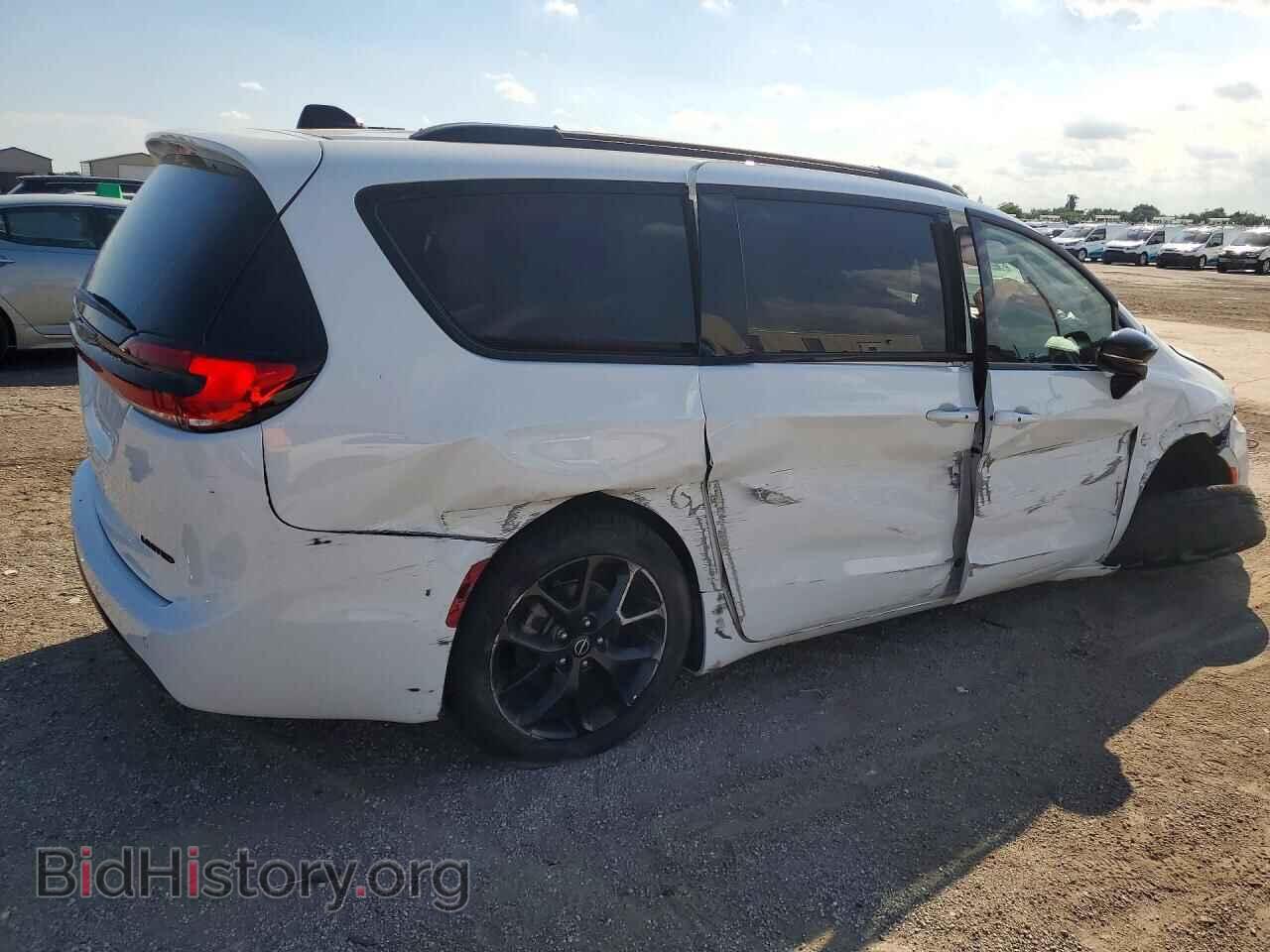 2025 Chrysler PACIFICA (VIN 2C4RC1GG3SR547716) — photo 3 of 13