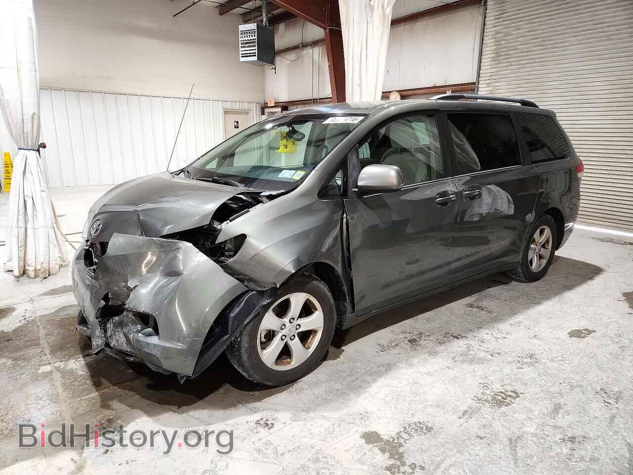 Photo 5TDKK3DC1CS263656 - TOYOTA SIENNA 2012