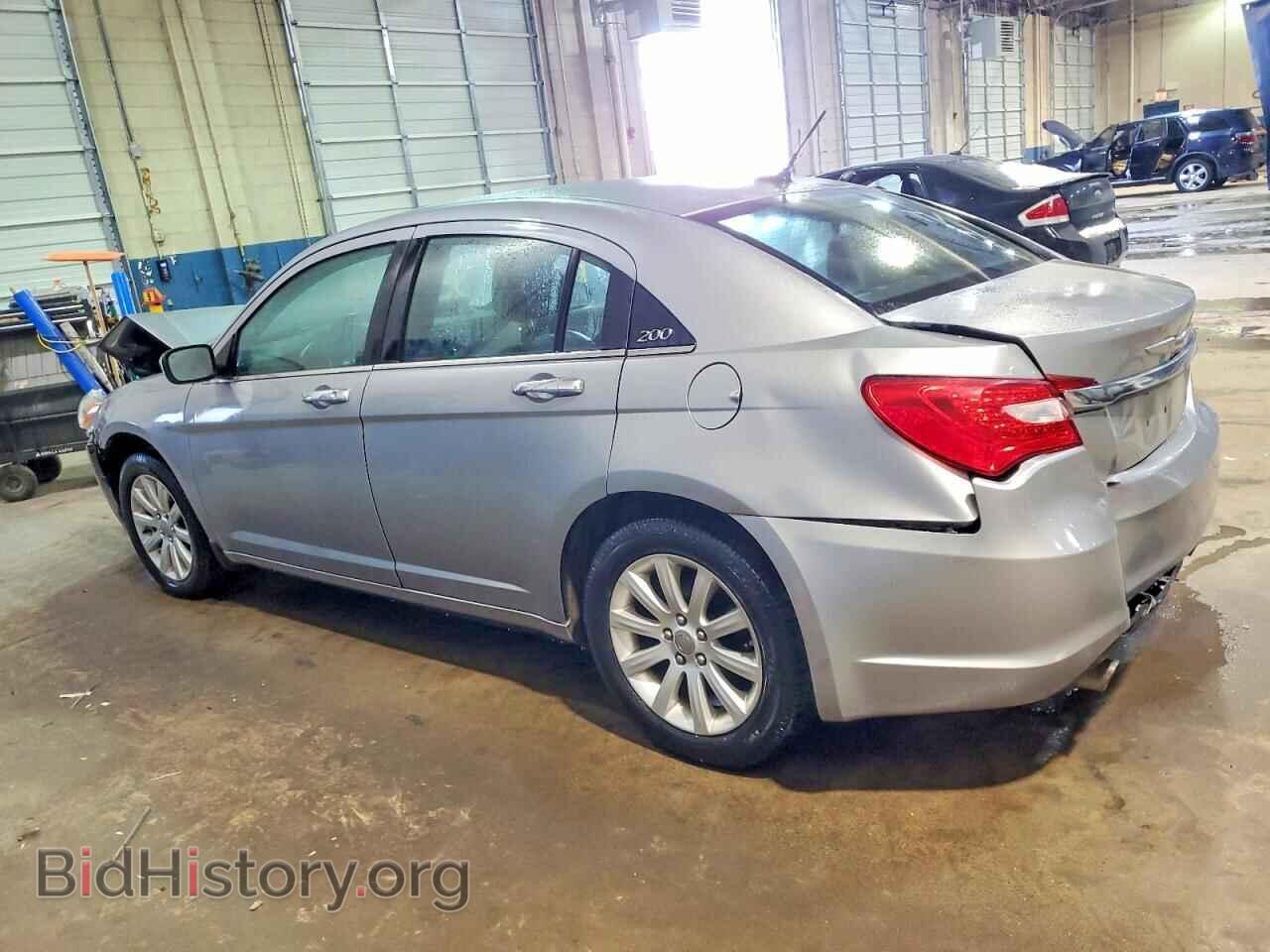 2013 CHRYSLER 200 - VIN: 1C3CCBCG7DN570857 - Фото 2