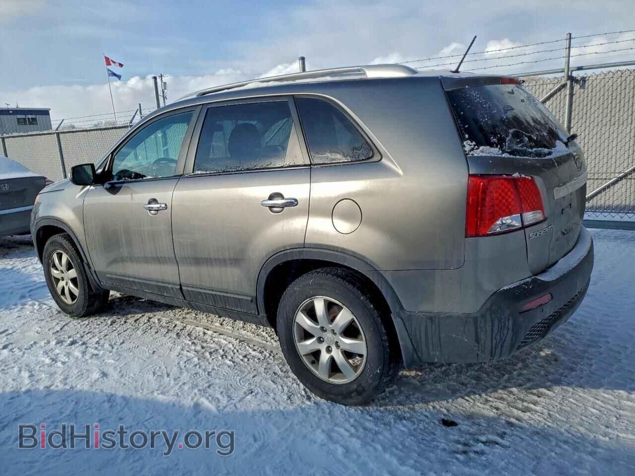 2011 KIA SORENTO - VIN: 5XYKT3A19BG023167 - Фото 2