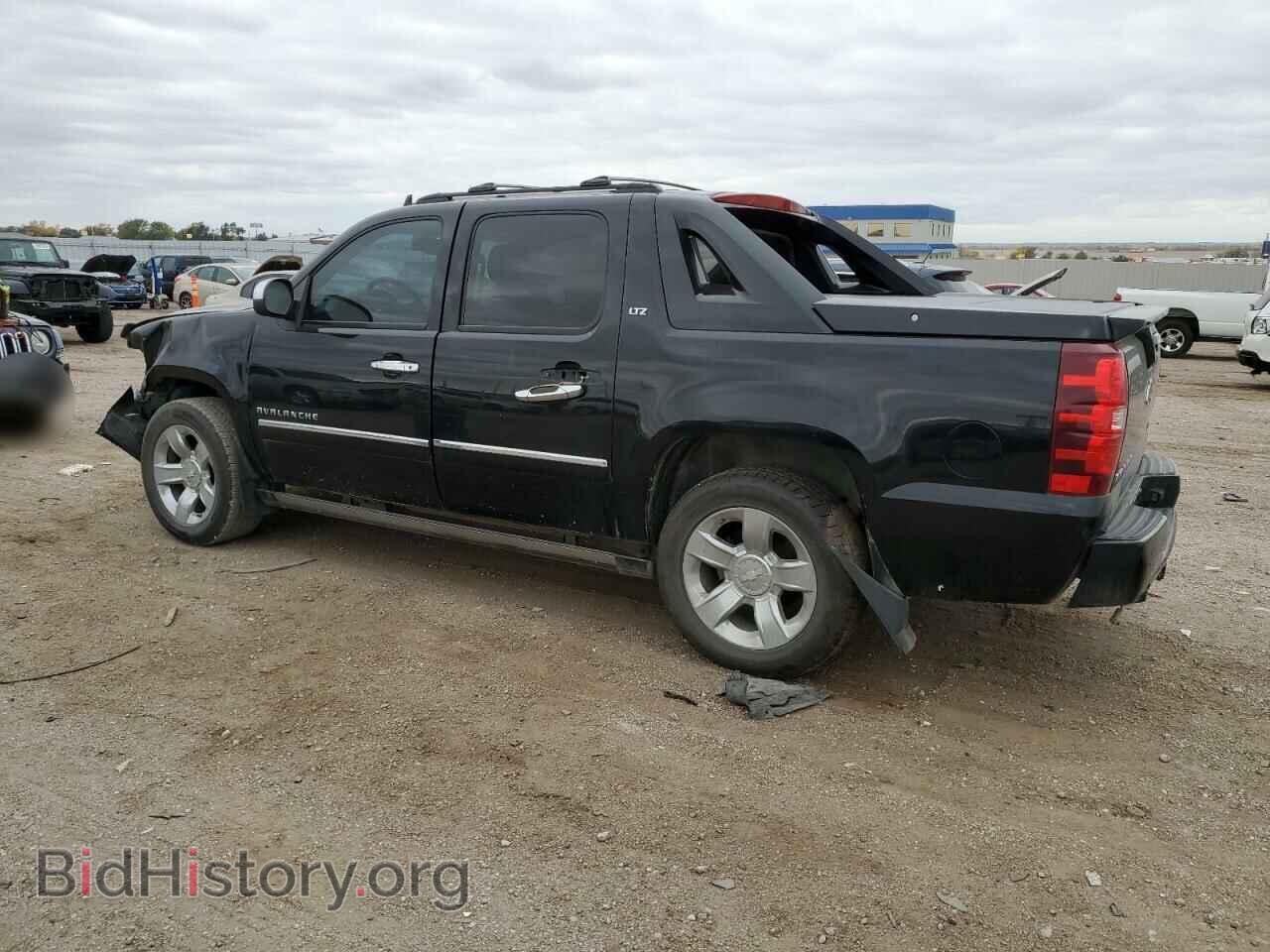 2011 CHEVROLET AVALANCHE - VIN: 3GNTKGE39BG405430 - Фото 2