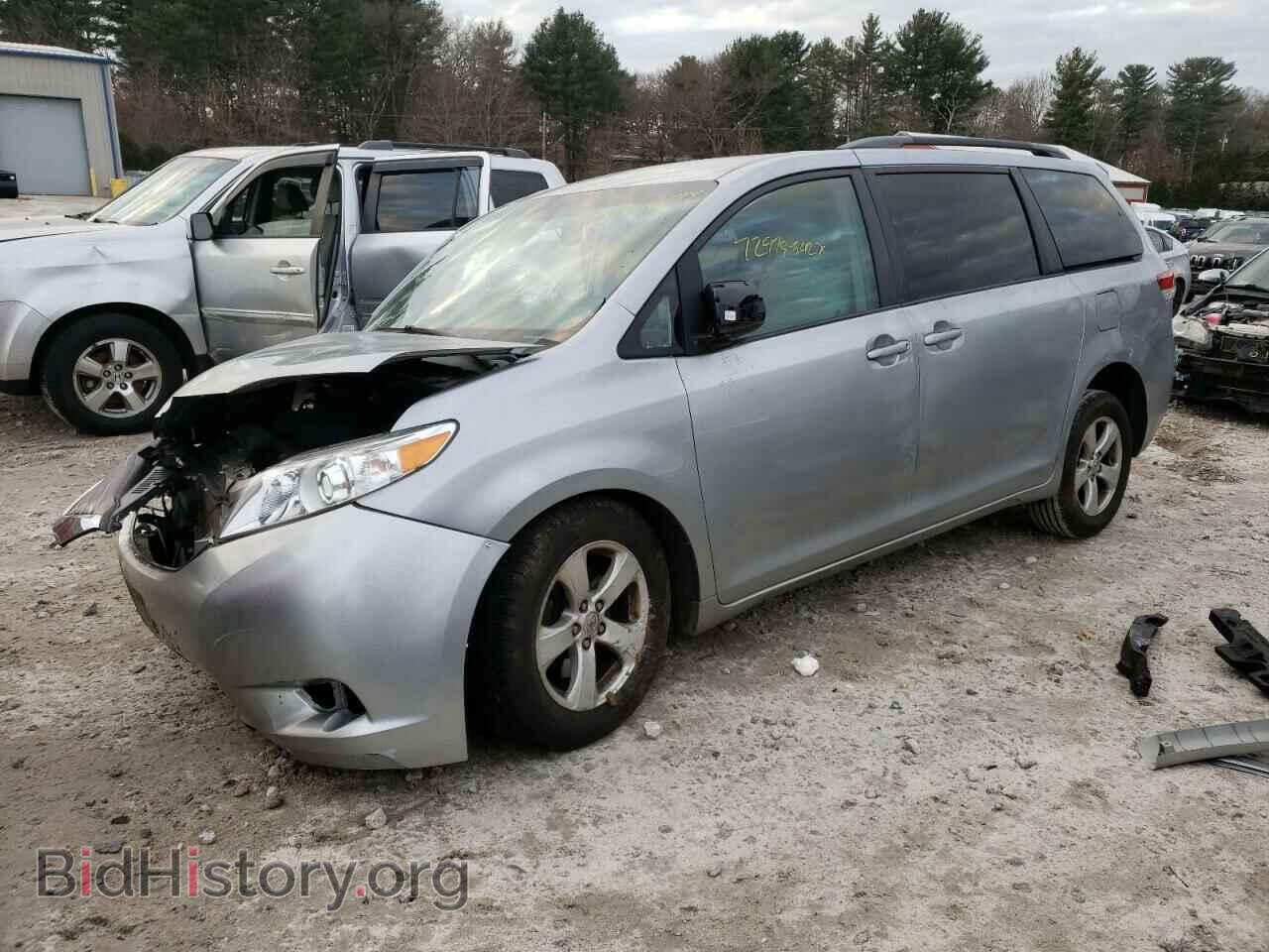 Photo 5TDKK3DC8BS080480 - TOYOTA SIENNA 2011