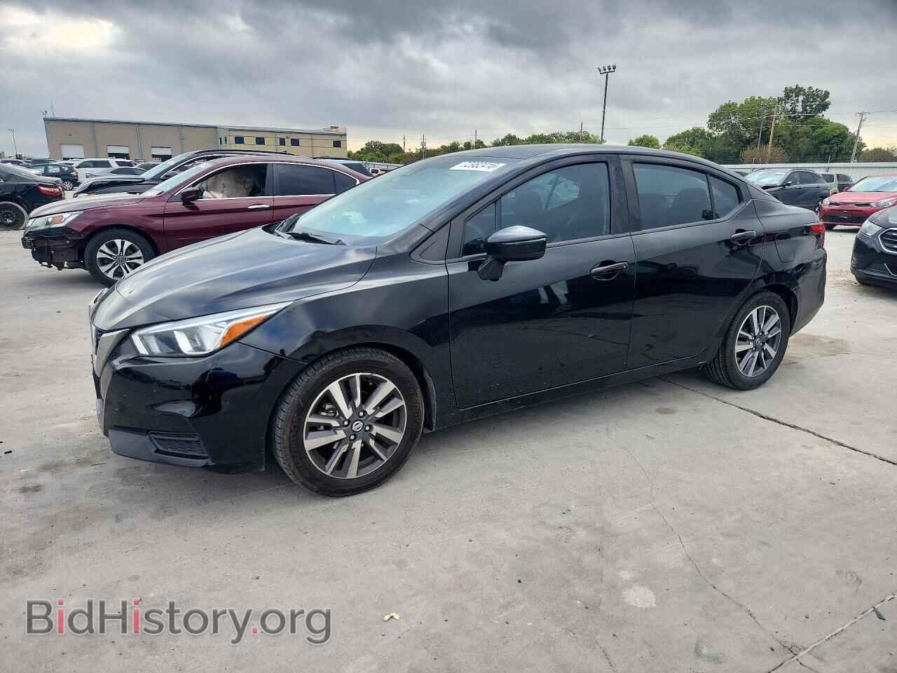 2020 Nissan VERSA SV (VIN 3N1CN8EV7LL807952) — фото 1 из 14, Copart, повреждение: передняя часть