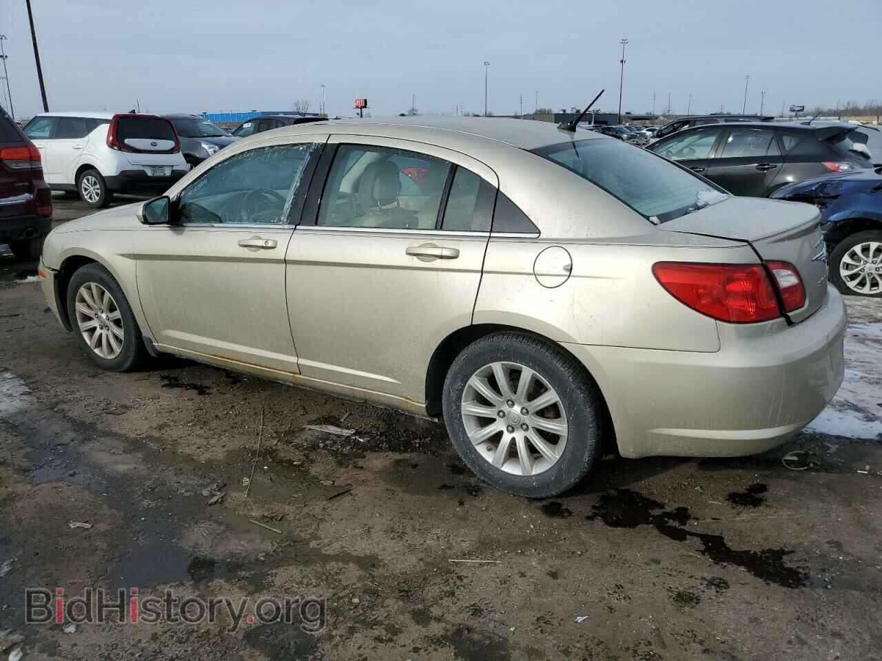 2010 CHRYSLER SEBRING - VIN: 1C3CC5FB1AN110705 - Фото 2